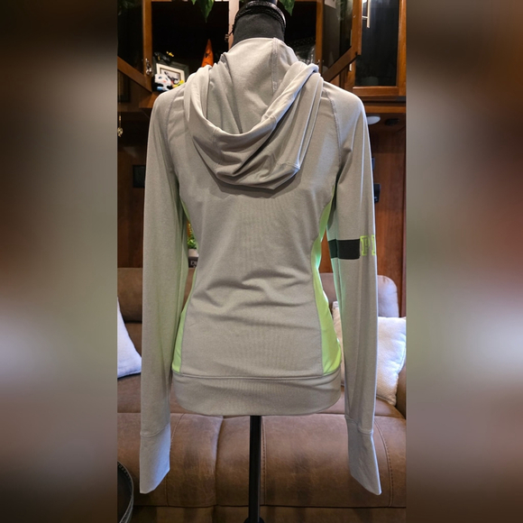 PINK Victoria's Secret Light Gray Jacket Green Highlights - Picture 6 of 6